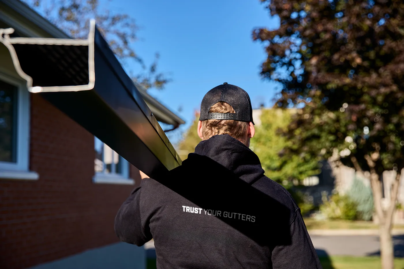 Installation de gouttières adaptée à votre maison par notre équipe locale